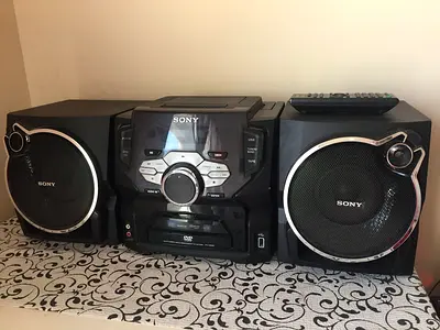 Sony CD Player Stereo System with Dual Speakers