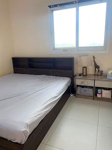 King bed + mattress + 2comodine