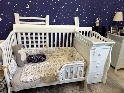 White convertible baby crib with mattress and attached dresser - very good condition