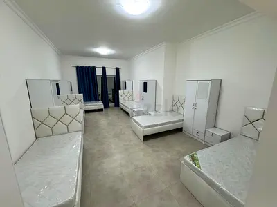 EXECUTIVE SPACIOUS BED SPACE AVAILABLE NEXT TO UNION METRO STATION  ( OFFER PRICE )