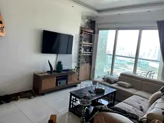 Stylish 1BR | Balcony | Vacant
