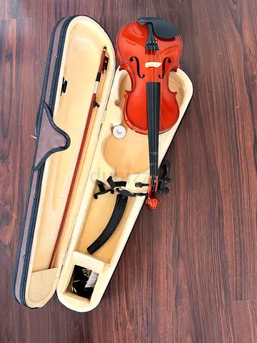 4/4 Full Size Violin with Case and Bow - Excellent condition 50% OFF RETAIL