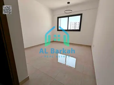بناية سكنية تجارية للبيع في كورنيش عجمان بدخل 750 ألف سنويًا