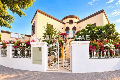 Luxury Super Corner Villa | Private Pool & Sunroom