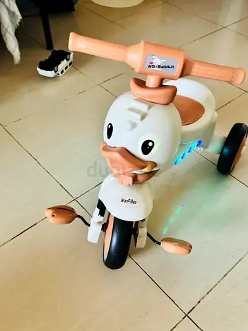 Kids Ride-On Duck Tricycle with Lights Ând music . New one
