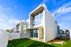 Corner | Single Row | Vacant | Spacious Layout