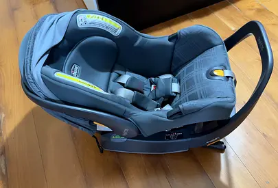 Original price was 1700 aed Chicco KeyFit 35 Infant Car Seat - Grey, Good Condition