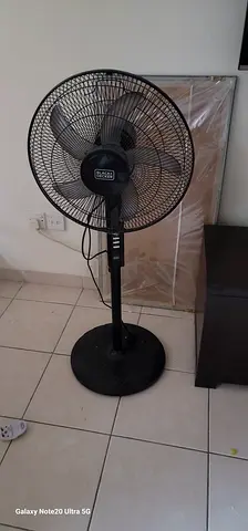 Black pedestal standing fan - good working condition