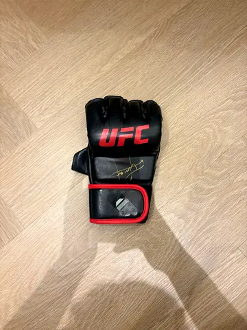UFC Gloves Signed by -Umar Nurmagedov- (Young Eagle)