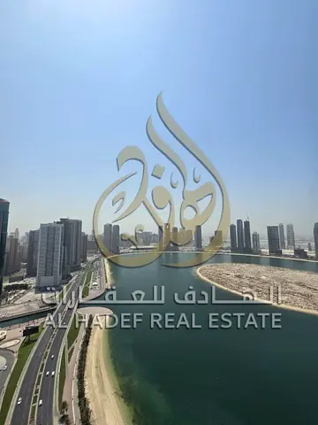 🏡✨ **شقة 3 غرف وصالة مع غرفة خادمة وإطلالة بحرية مباشرة للإيجار السنوي في الخان – الشارقة** ✨🏡 استمتع بالسكن في شقة مميزة بمنطقة الخان في الشارقة،