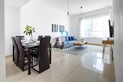 Vacant | Lake And Skyline View | 1 Bedroom