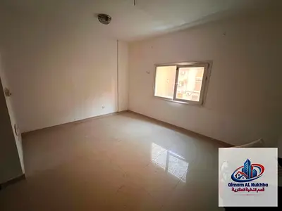 اجمل واكبر استوديو مساحة كبيرة ومطبخ منفصل للإيجار السنوي في النباعة الشارقة تكيف وغاز مركزي موقع ممتاز وتسهيلات في السداد تصل الى 6 دفعات