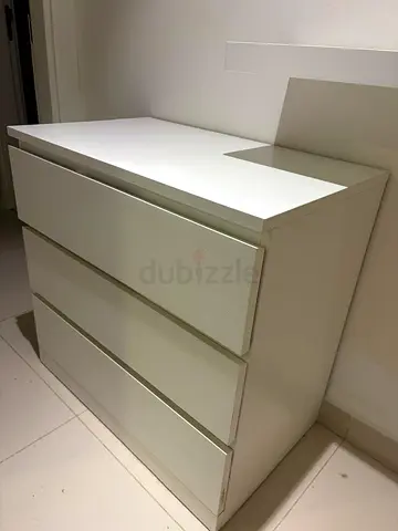 Chest of drawers
