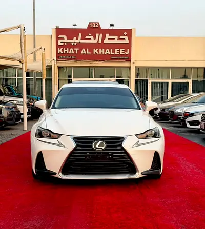 Lexus ES 300 2018 GCC Specs in Excellent Condition