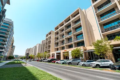 Elegant 1BR Apartment | Tenanted | Beach Access