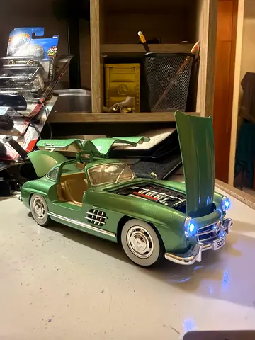 iconic Mercedes-Benz 300 SL "Gullwing" coupé (specifically, the W194/W198 generation)