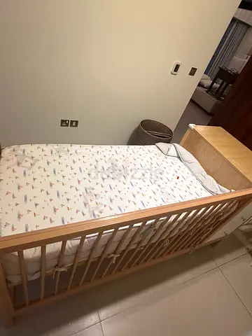 Homecentre baby crib with mattress - light wood, good condition