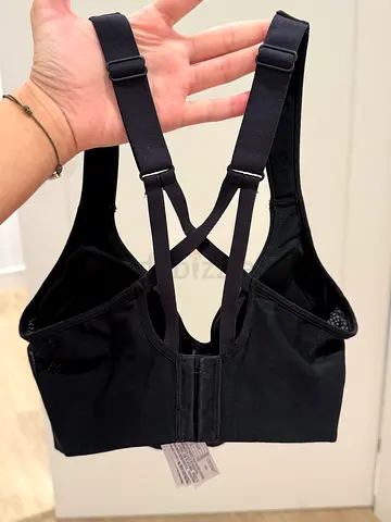 Black adjustable high-support sports bra, size EUR 70 B