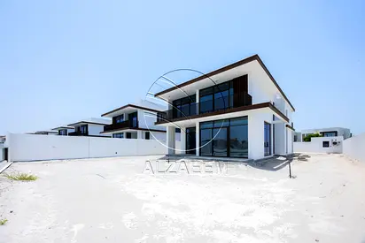 √ VACANT Waterfront Villa with Private Beach √