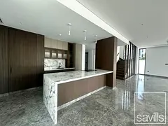 Retreat I Dark finish I Handed over
