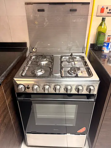 Used freestanding gas cooker with oven - good working condition