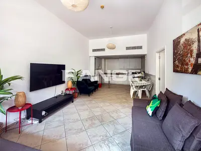 Spacious 1 BR| Furnished | Store | Vacant