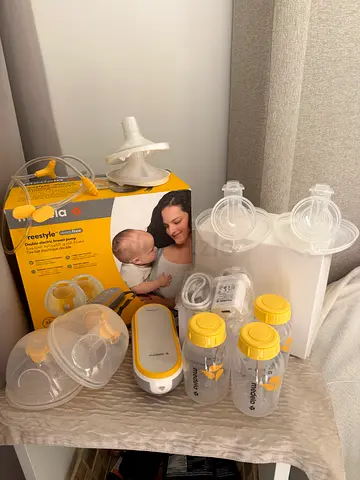Medela Freestyle Double Electric Breast Pump with Bottles and Accessories