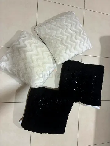 Set of 4 decorative plush throw cushions (2 black, 2 white) - good condition