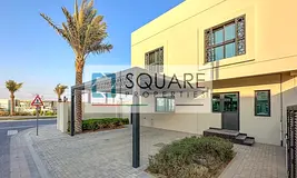 Luxurious 3-Bedroom Townhouse in Sustainable City