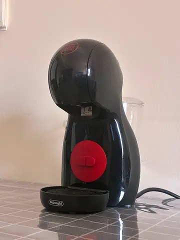 NESCAFÉ Dolce Gusto Piccolo XS Coffee Machine – Black/Red