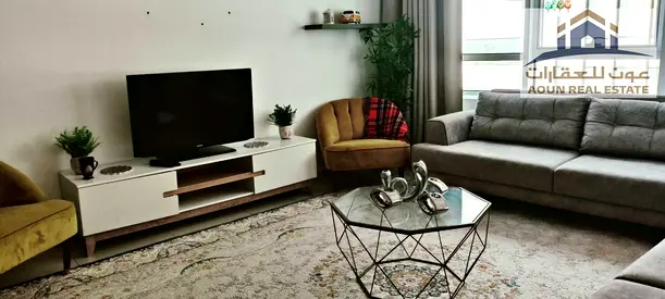 شقة مفروشة غرفتين وصالة على كورنيش الخان | إطلالة مميزة | باركينج | 65,000 درهم 🇦🇪 شقة مفروشة للإيجار السنوي – كورنيش الخان، الشارقة