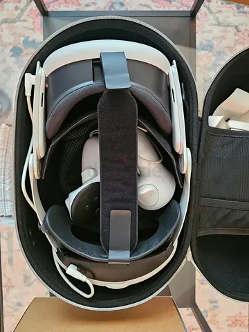 VR headset Meta Quest 3 512 GB with accessories — lightly used