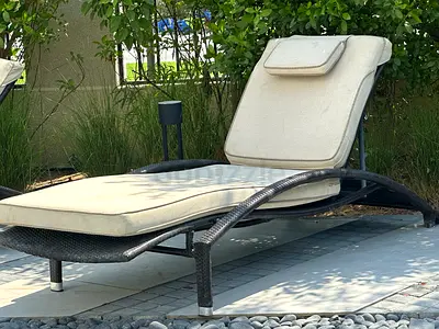 2 sunbeds