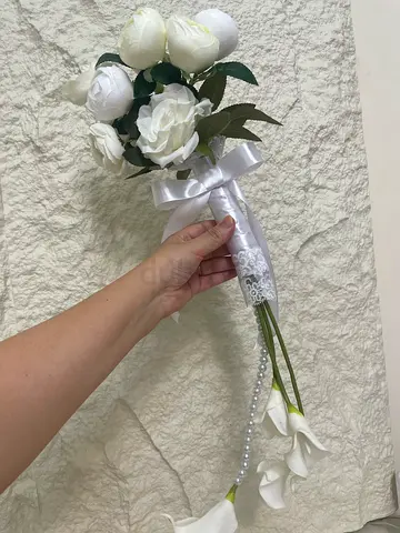 White artificial bridal bouquet with pearl-handled stem