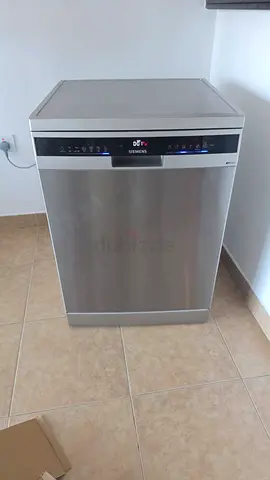 Siemens iq500 model stainless steel dishwasher - good condition