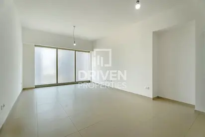 Well Managed Apt.| Spacious Layout | Prime Area