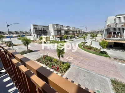 Single Row | Road Backing | Near Amenities