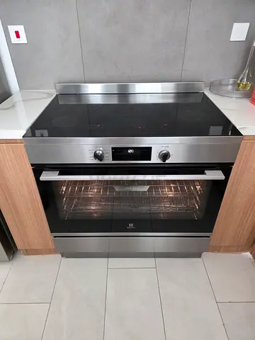 Electrolux New Model Electric Cooker With Multifunction Oven 90cm EFE946SD