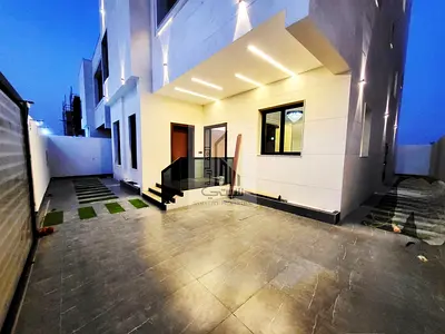 Modern villa, 5 bedrooms, registration fees included