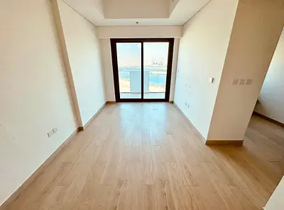 HIGH FLOOR // CREEK HARBOUR VIEW // LUXURY ONE BEDROOM WITH FITTED KITCHEN