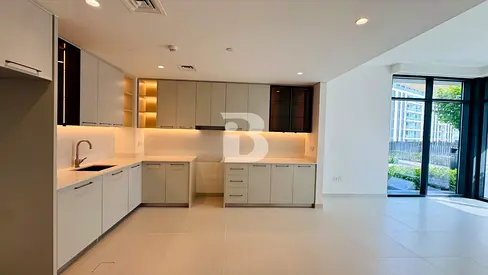 LARGE LAYOUT | DIRECT ACCESS TO POOL |