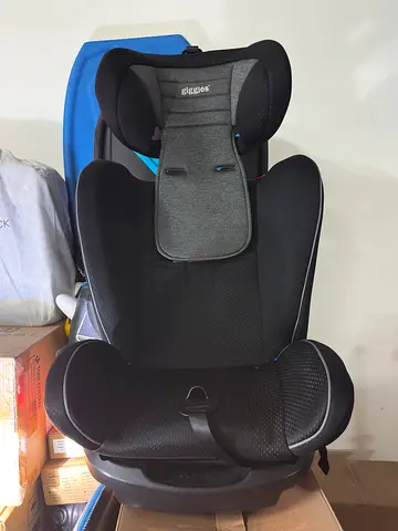 Giggles car seat in good condition with isofix