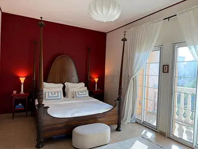 Antique Wooden Colonial Bed