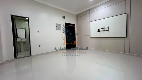غرفتين وصاله مجدده تاني ساكن مع بلكونه في موقع مثالي بشارع الشيخ عمار علي مخرج دبي بسعر لقطه وبتسهيلات بالدفع علي 6شيكات