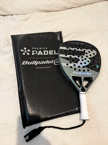 Bullpadel Hack 4 padel racket with cover - good condition