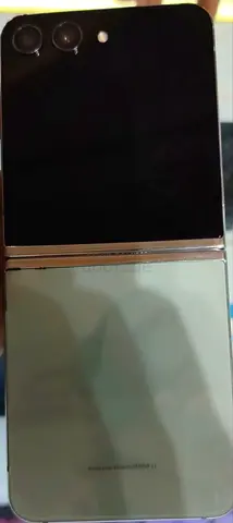 Used Samsung Galaxy Z Flip7 (foldable) - lcd not working