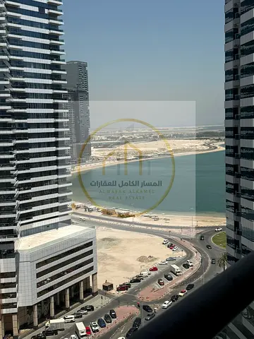 مباشرة على مخرج دبي | حمامان | بلكونة | خزائن بالحائط | باركن وصيانة مجانيان | 4 دفعات