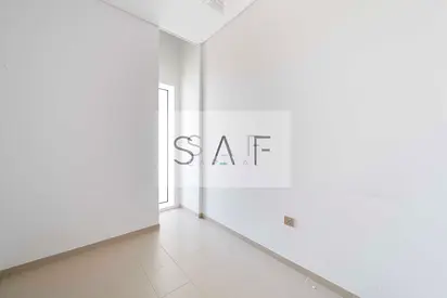 EXCLUSIVE | VACANT | HIGH CEILING