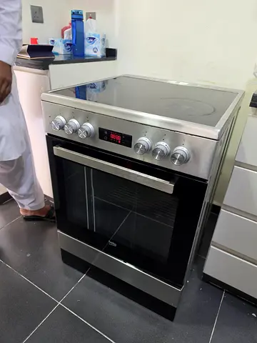 Beko Electric Ceramic Hob with Oven - Good Condition
