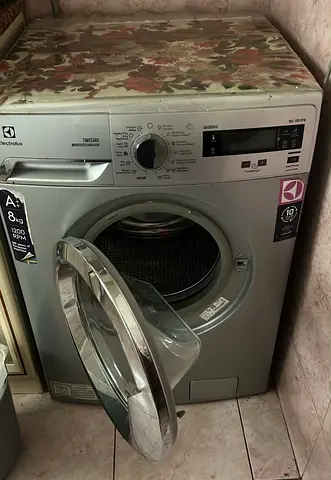 Electrolux Front Load Washing Machine 8kg - Good Working Condition